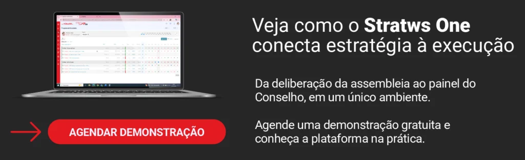 Tela de computador exibindo a plataforma Stratws One para conexão de estratégias e gestão de reuniões, com botão de agendamento de demonstração.